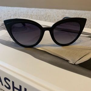 Guess black cat eye sunglasses